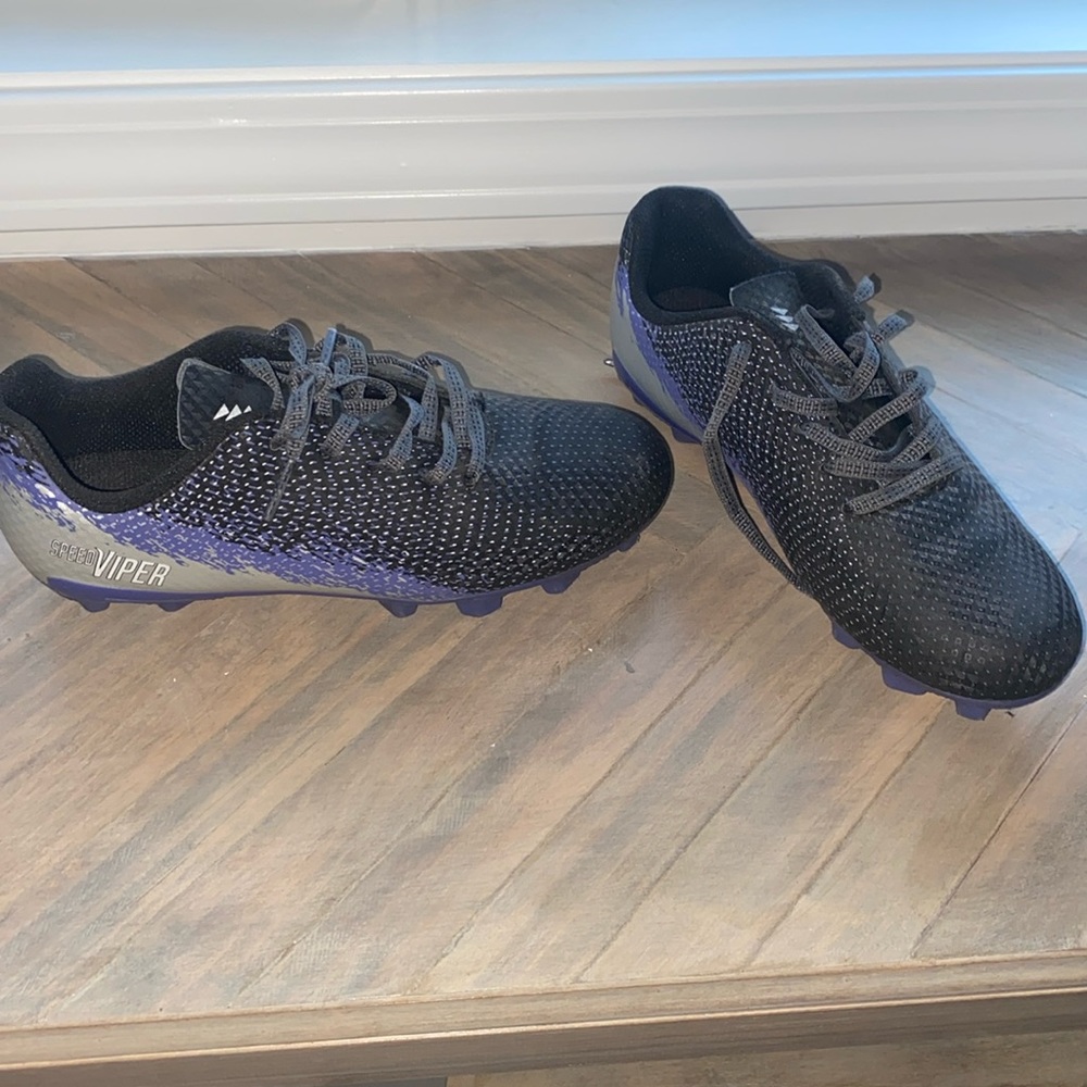 Youth soccer cleats